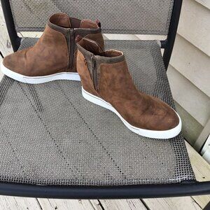 Sugar Women's Glossy Wedge Sneaker